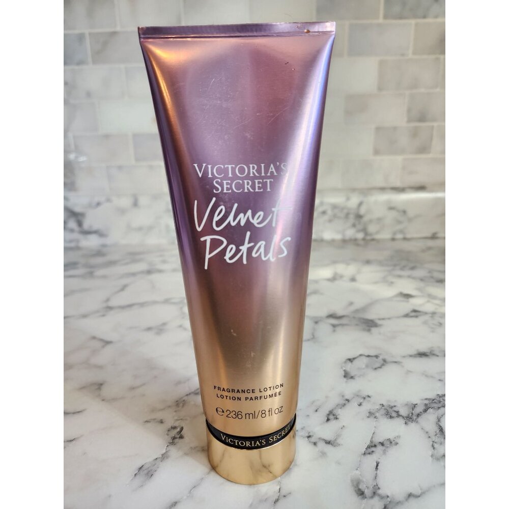 Victorias Secret Velvet Petals Fragrance Lotion 236ml / 8 Fl Oz